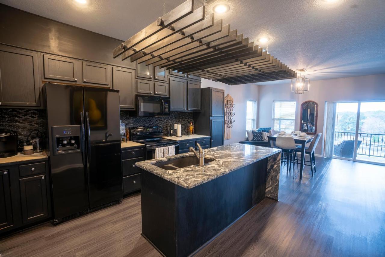 Brooklynn'S Bay, Elegant Lakefront Condo Retreat Hot Springs Eksteriør billede