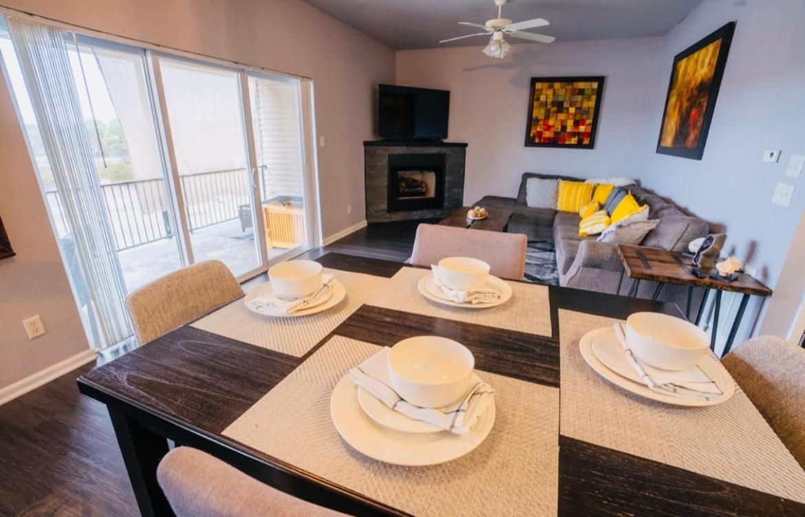 Brooklynn'S Bay, Elegant Lakefront Condo Retreat Hot Springs Eksteriør billede