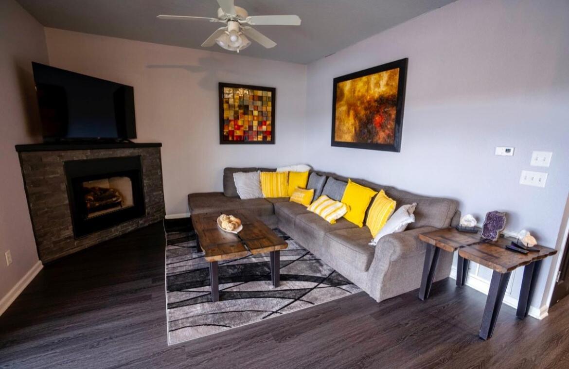 Brooklynn'S Bay, Elegant Lakefront Condo Retreat Hot Springs Eksteriør billede