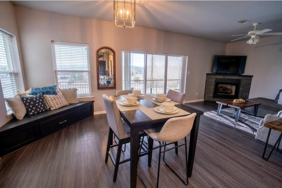Brooklynn'S Bay, Elegant Lakefront Condo Retreat Hot Springs Eksteriør billede